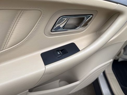 Used 2018 Ford Taurus SE image 33