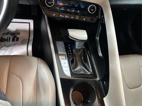 Certified 2024 Hyundai Elantra Limited FWD image 17