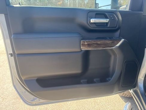 Used 2026 GMC Sierra 2500 SLE AWD/4WD image 9