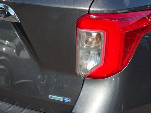 Used 2020 Ford Explorer XLT w/ Equipment Group 202A AWD/4WD image 28