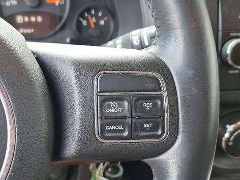 Used 2015 Jeep Patriot Latitude AWD/4WD image 12