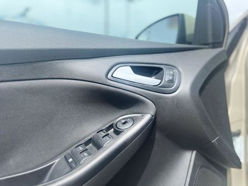 Used 2018 Ford Focus SEL FWD image 6