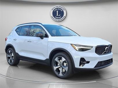 New 2026 Volvo XC40 B5 Plus w/ Protection Package Premier