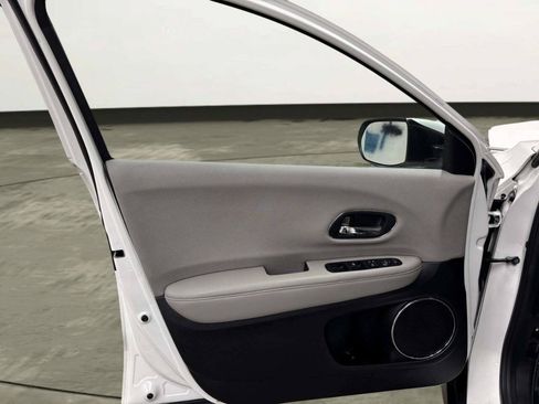 Used 2016 Honda HR-V EX image 11