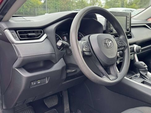 Used 2022 Toyota RAV4 LE FWD image 2