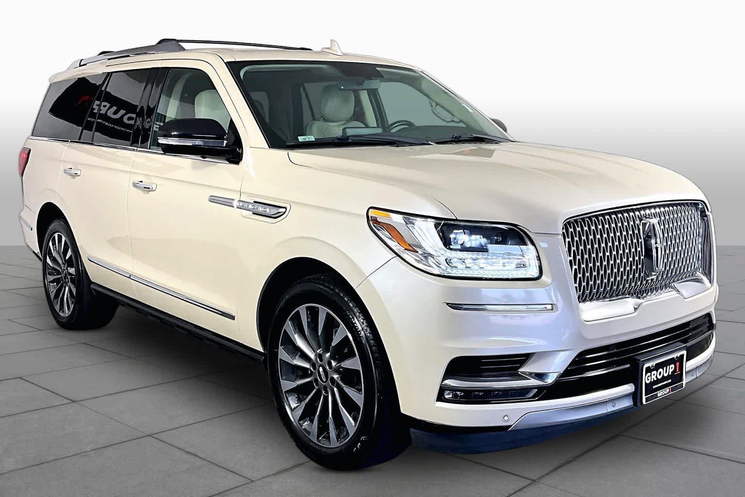 Used 2018 Lincoln Navigator Select w/ Cargo Package RWD image 3