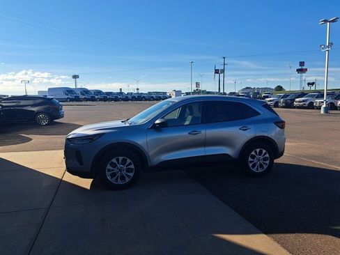 Used 2023 Ford Escape Active w/ Tech Pack #1 AWD/4WD image 3