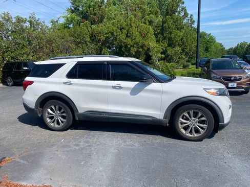 Used 2021 Ford Explorer Limited w/ Equipment Group 301A RWD image 2