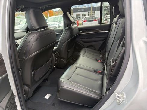 New 2025 Jeep Grand Cherokee Limited image 7