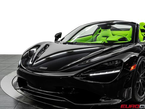 Used 2026 McLaren 750S Spider RWD image 16