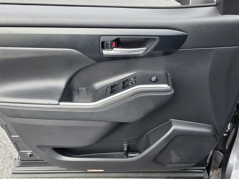 Used 2024 Toyota Highlander XSE image 13