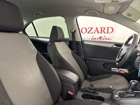 Used 2017 Volkswagen Jetta S image 16