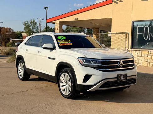 Used 2021 Volkswagen Atlas Cross Sport SE w/ Panoramic Sunroof Package FWD image 7