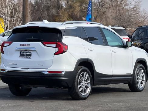 Used 2024 GMC Terrain SLT image 4