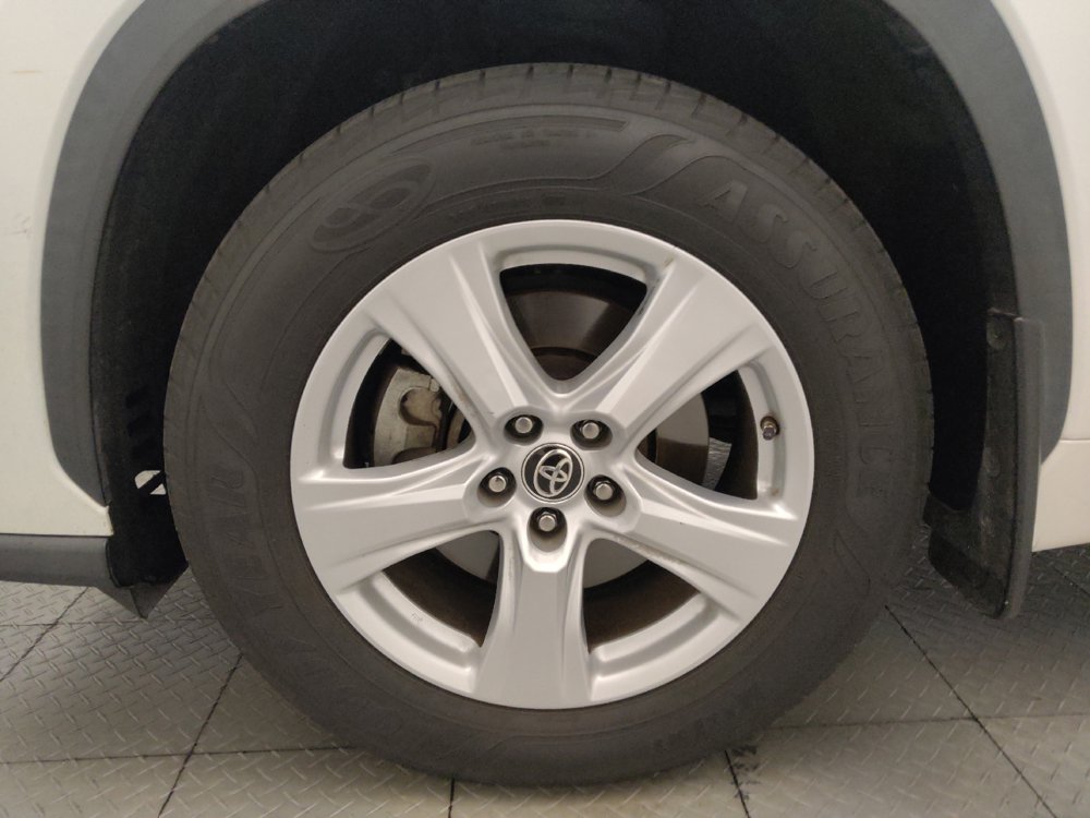 Used 2021 Toyota Highlander LE FWD image 31