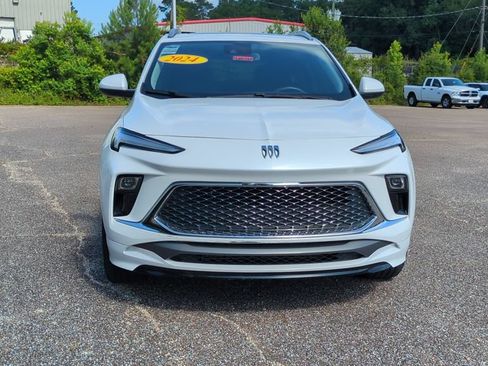Used 2024 Buick Encore GX Avenir w/ Avenir Convenience Package FWD image 2