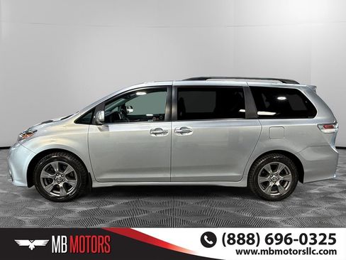 Used 2019 Toyota Sienna SE AWD/4WD image 9