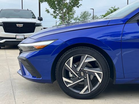 Certified 2025 Hyundai Elantra Sport FWD image 8