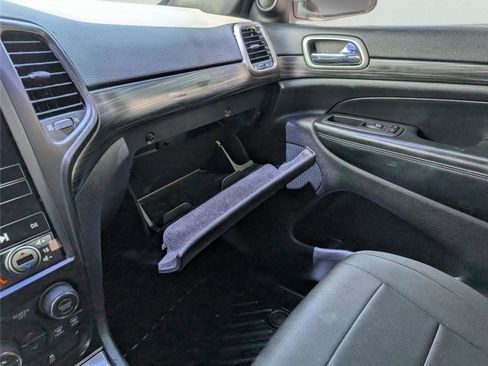 Used 2022 Jeep Grand Cherokee Laredo RWD image 18