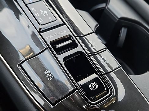 New 2025 Toyota Crown Signia Limited image 13