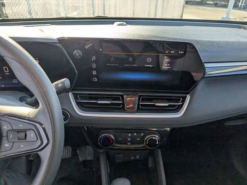 Used 2025 Chevrolet TrailBlazer LT image 4