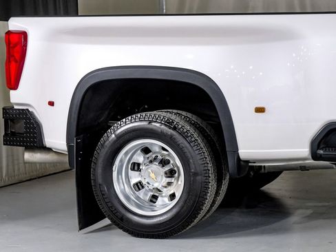 Used 2025 Chevrolet Silverado 3500 High Country w/ High Country Premium Package AWD/4WD image 6
