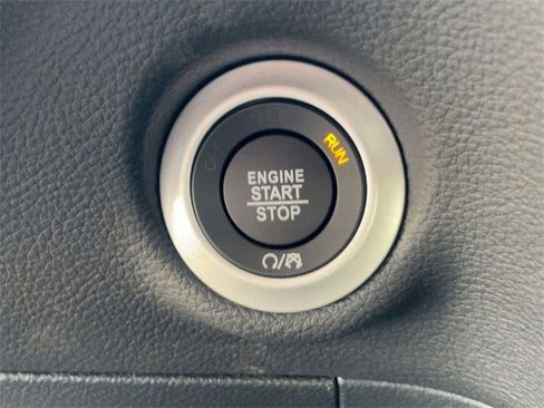 New 2026 Chrysler Pacifica Select image 25