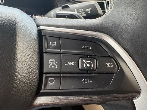 Used 2023 Jeep Grand Cherokee L Limited w/ Luxury Tech Group II image 24