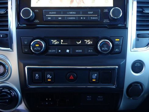 Used 2021 Nissan Titan SV w/ SV Convenience Package image 17