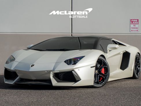 Used 2015 Lamborghini Aventador LP 700-4 image 2
