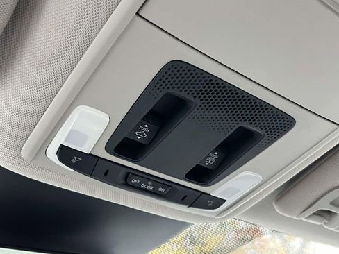 Used 2023 Honda Pilot Touring image 15