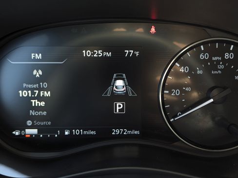 Used 2024 Nissan Kicks SR w/ SR Premium Package image 12