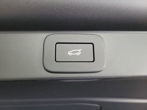 New 2025 Land Rover Range Rover SE image 31