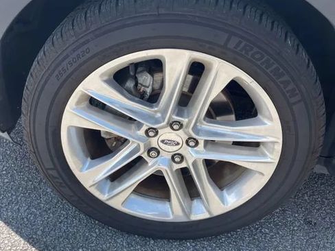 Used 2017 Ford Explorer Limited w/ Equipment Group 301A FWD image 12