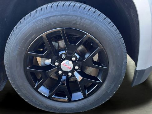 Used 2018 GMC Yukon SLE w/ SLE Value Package image 14