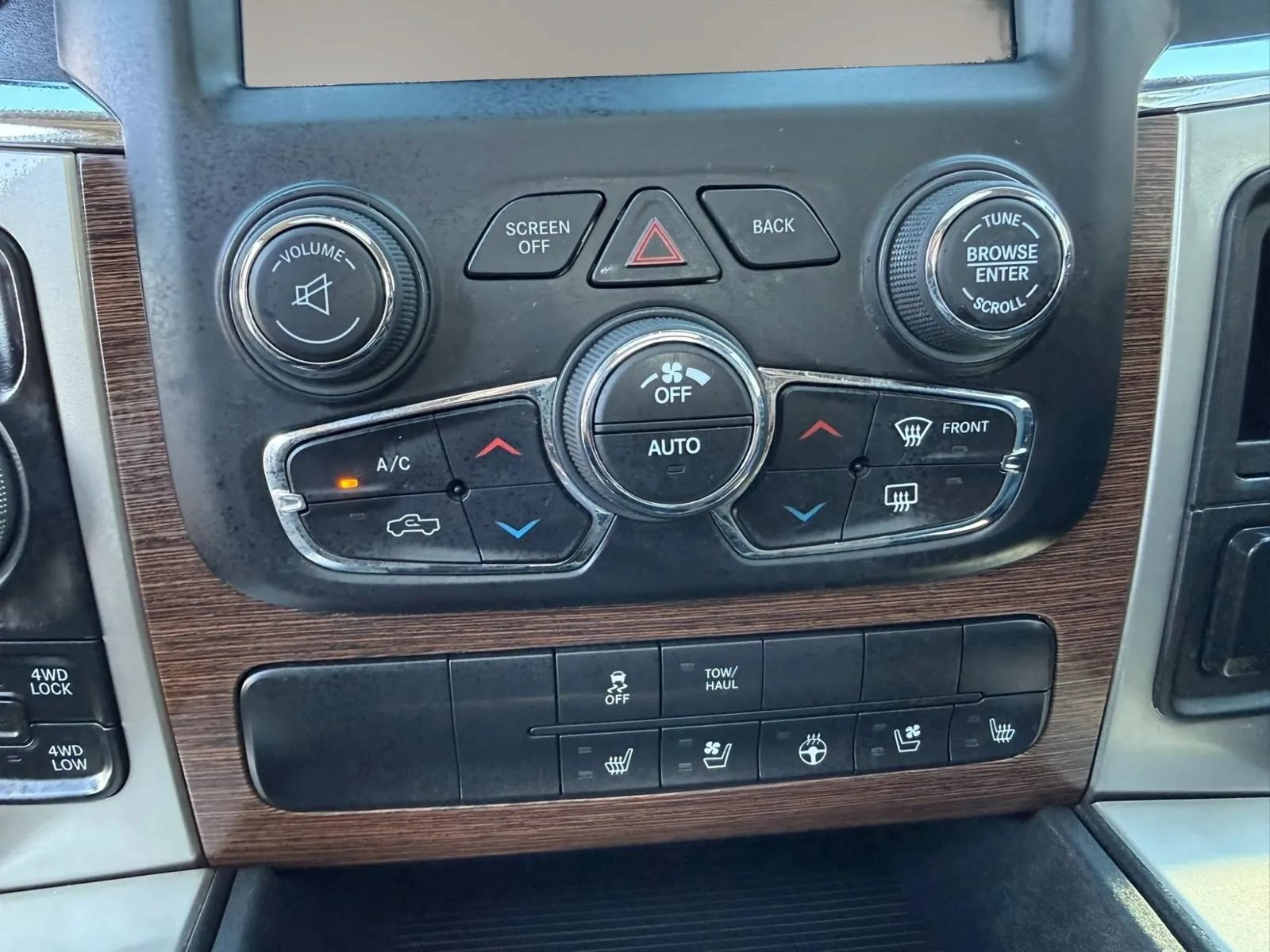 Used 2016 RAM 1500 Laramie w/ Convenience Group AWD/4WD image 27