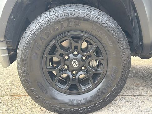 Used 2022 Toyota Tacoma SR5 image 9