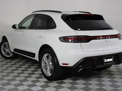 Certified 2024 Porsche Macan image 3