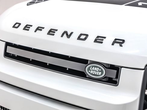 Used 2020 Land Rover Defender 110 HSE image 13