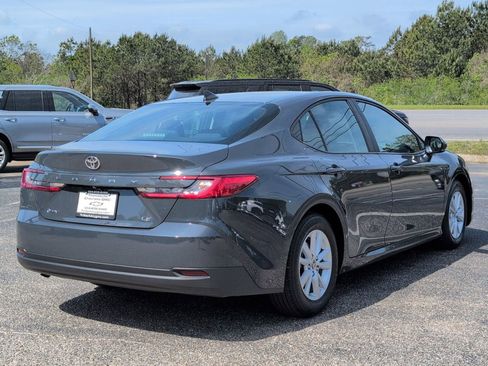 Used 2025 Toyota Camry LE image 6