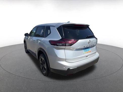 Used 2025 Nissan Rogue SV FWD image 11