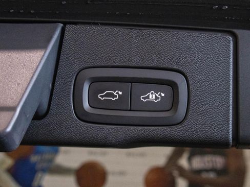 Used 2024 Volvo XC60 B5 Core image 26