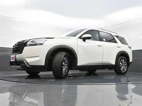 Used 2022 Nissan Pathfinder SL w/ SL Black Package image 29