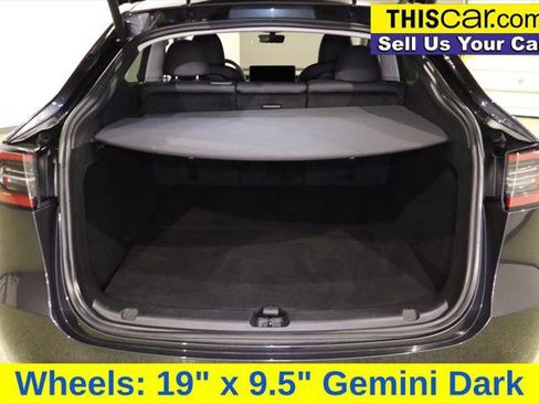 Used 2024 Tesla Model Y Long Range AWD/4WD image 27
