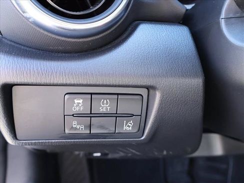 Used 2016 MAZDA MX-5 Miata Grand Touring RWD image 11