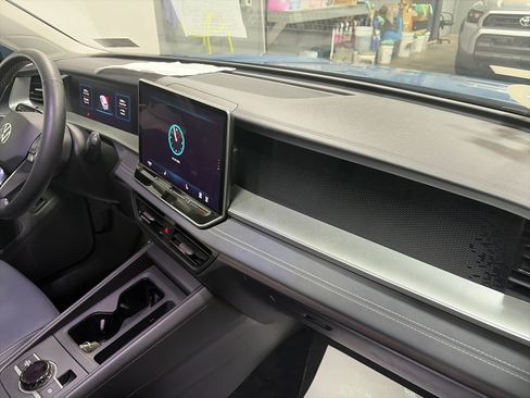Certified 2025 Volkswagen Tiguan SE AWD/4WD image 34