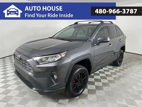 Used 2019 Toyota RAV4 Limited image 1