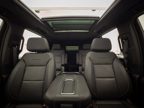 Used 2024 GMC Yukon Denali AWD/4WD image 17