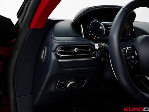 Used 2024 Aston Martin DB12 Coupe image 26