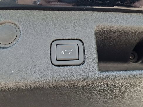 Used 2023 Chevrolet Equinox LT FWD image 27